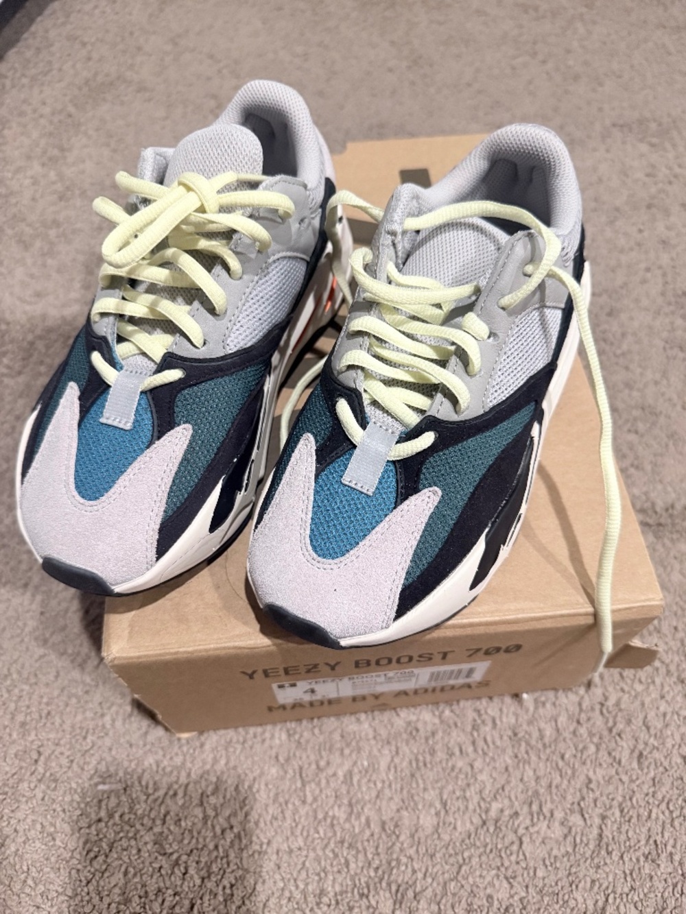 Yeezy 🌊🏃♀️ Wave Runner